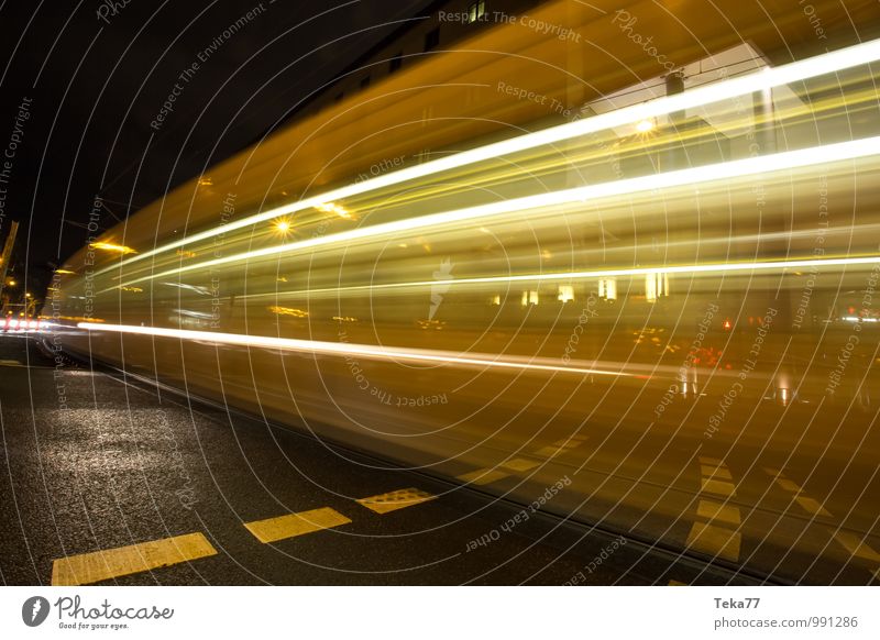 Abend-S-Bahn Tunnel Verkehr Verkehrsmittel Verkehrswege Personenverkehr Öffentlicher Personennahverkehr Straße Straßenkreuzung Autobahn Lastwagen