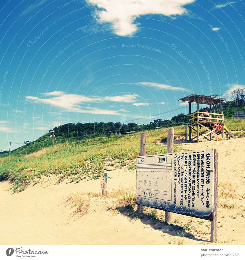 Baywatch Strand Sommer Meer Ferien & Urlaub & Reisen Japan Asien Wachturm Rettungsschwimmer Warnhinweis Wolken heiß Erholung Verbote stoppen Aussichtsturm