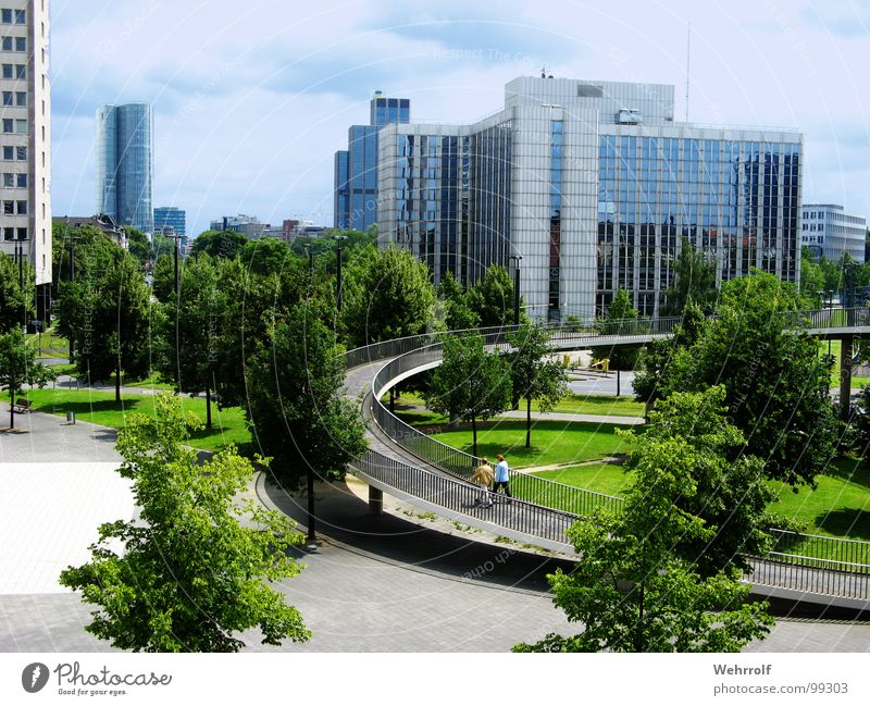 Düsseldorf Stadt Stadtzentrum Platz Baum Fußgänger Deutschland Europa Town Brücke