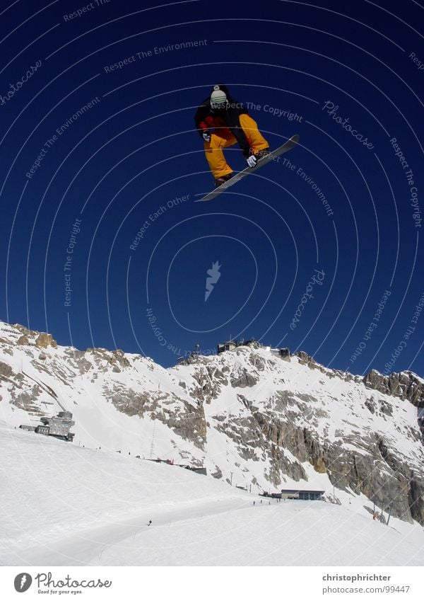 Airwalk Snowboard springen Winter Zugspitze Freestyle Suizidalität Top Wintersport Schnee Himmel Berge u. Gebirge Sport Alpen Snowboarding Snowboarder