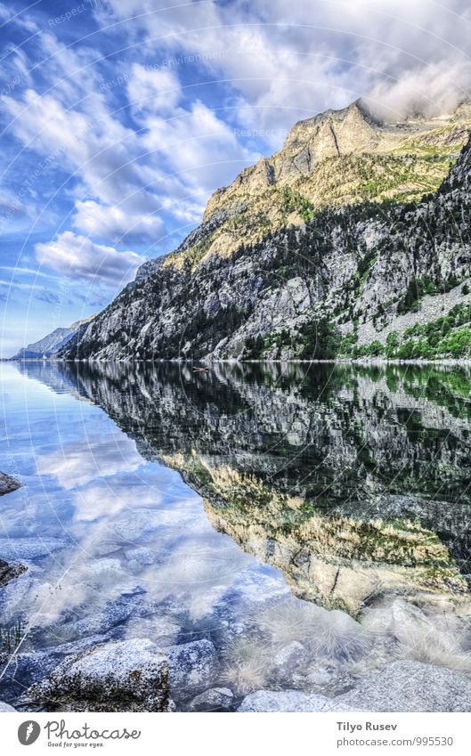 Bergreflexion schön Sonne Natur Wasser Himmel Wolken Winter Felsen Berge u. Gebirge Fluss natürlich blau grün Farbe Frieden fließen abwärts Aussicht Spanien