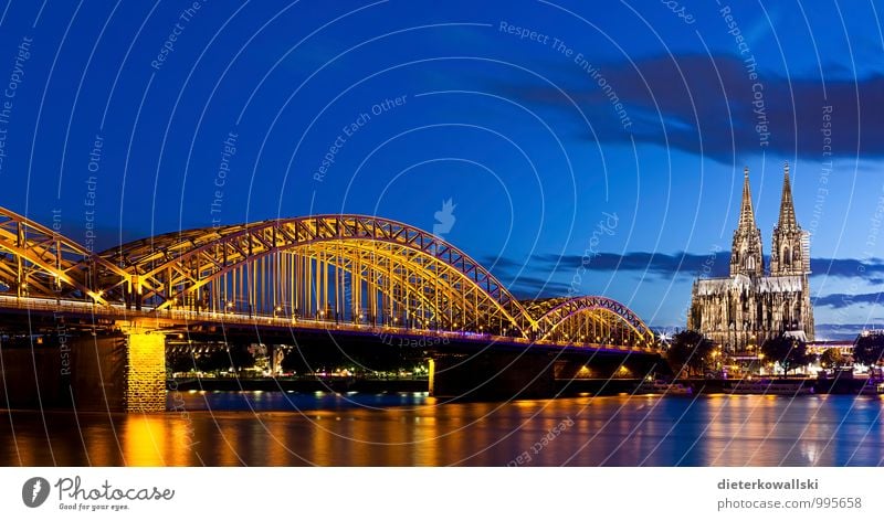 Kölner Dom II Kirche Brücke Hohenzollernbrücke Religion & Glaube Farbfoto Außenaufnahme Abend Dämmerung Starke Tiefenschärfe Panorama (Aussicht)