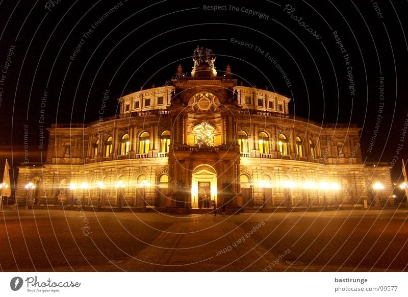 Semperoper Dresden Hauptstadt Sachsen Nacht Brauerei dunkel Licht Wahrzeichen Denkmal Oper Lichterscheinung Architektur