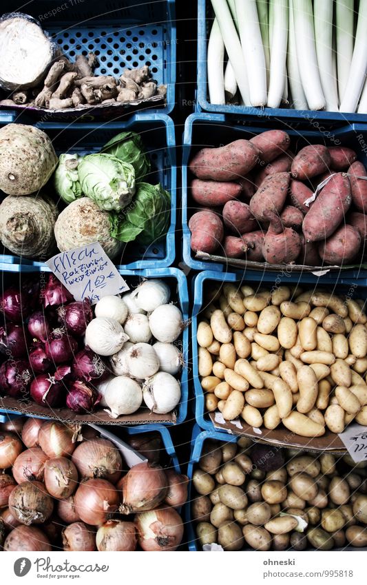 Gemüse Lebensmittel Kartoffeln Zwiebel Sellerie Ingwer Porree Süßkartoffel Ernährung Bioprodukte Vegetarische Ernährung Slowfood genießen Gemüsehändler Farbfoto