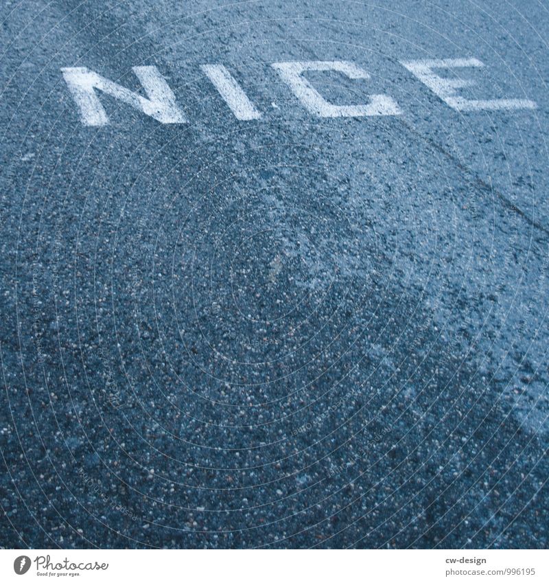 NICE Architektur Verkehr Verkehrswege Straßenverkehr Wege & Pfade Zeichen Schriftzeichen Schilder & Markierungen Hinweisschild Warnschild Verkehrszeichen kalt