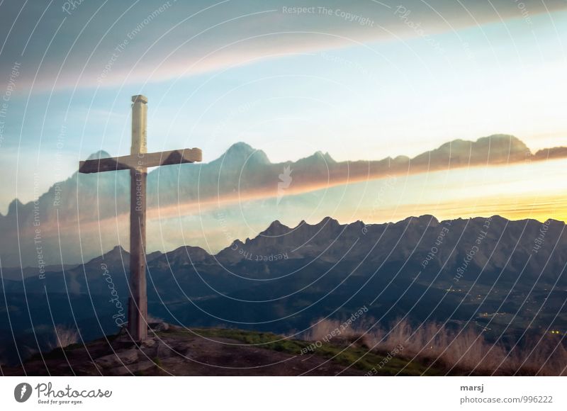 außergewöhnlich | diese Erscheinung Natur Horizont Sonnenaufgang Sonnenuntergang Sonnenlicht Alpen Berge u. Gebirge Dachsteingruppe Gipfel Zeichen Kreuz