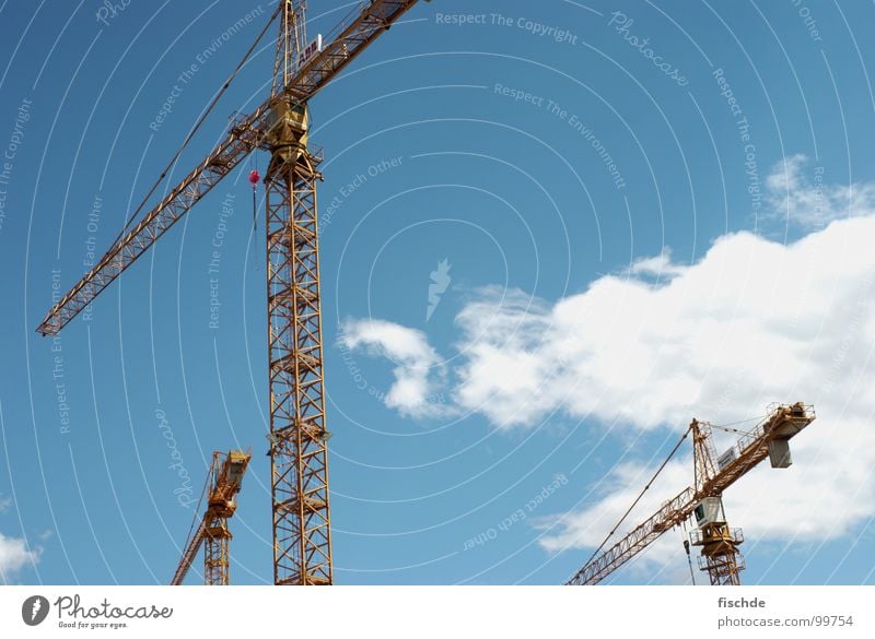 3 auf dem weg zur baustelle Baustelle Kran Baukran Eisen Wolken Richtung Schwerlastkran Froschperspektive Himmel Industrie Metall gleiche richtung Gewicht