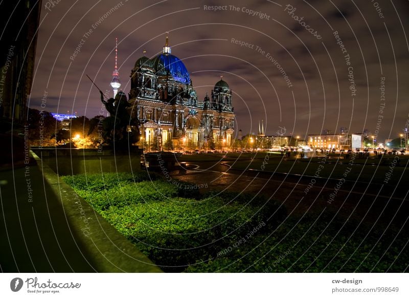 Berlin bei Nacht Ferien & Urlaub & Reisen Tourismus Sightseeing Städtereise Stadt Hauptstadt Stadtzentrum Skyline Dom Park Rathaus Turm Bauwerk Gebäude