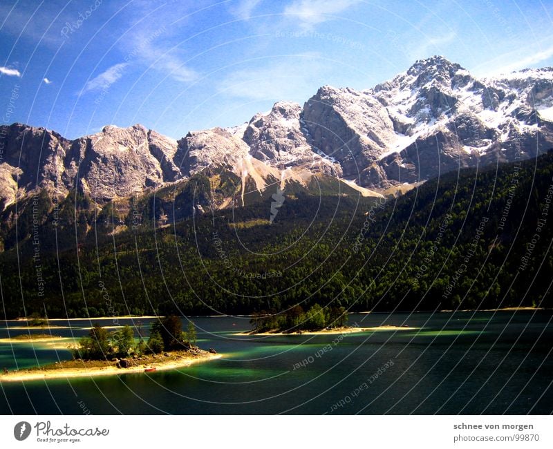 heile welt Eibsee See Bergkette Sommer türkis Wolken Wald Baum Gebirgssee Zugspitze Panorama (Aussicht) Berge u. Gebirge Wasser blau Himmel Insel hoch groß