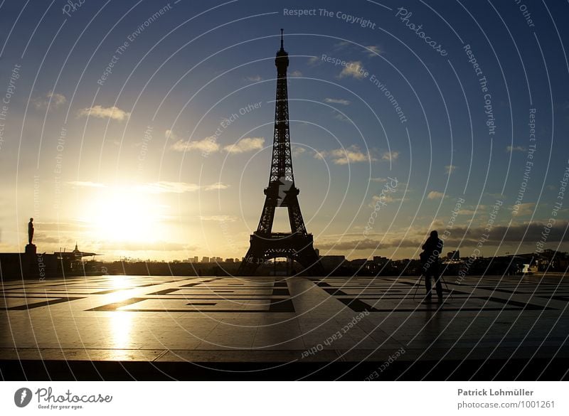 Sunrise at the Eiffel Tower Human being Man Adults 1 Artist Architecture Sky Beautiful weather Paris France Europe Capital city Downtown Places