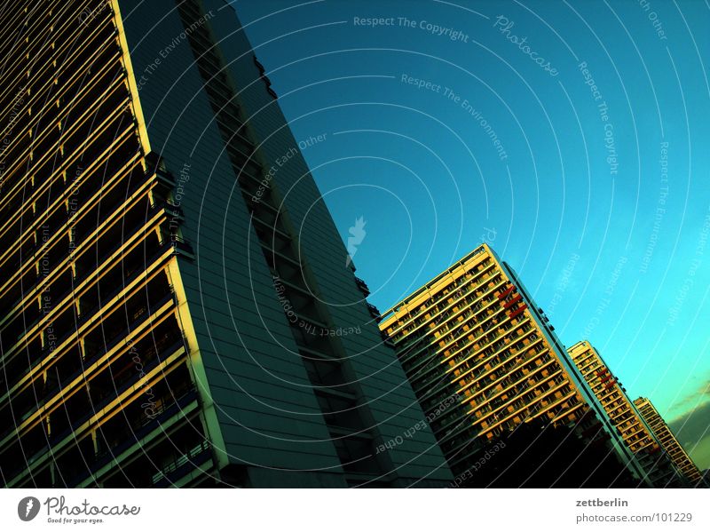 Block of houses {m} = block of houses House (Residential Structure) High-rise Town house (City: Block of flats) Tower block New settlement Tenant Landlord Story