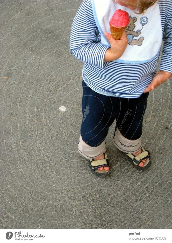 My ice cream II Waffle Child Hand Footwear Red Bib Stand Leisure and hobbies Gray White Lick Cold Toddler Ice Human being To hold on Nutrition Street Feet