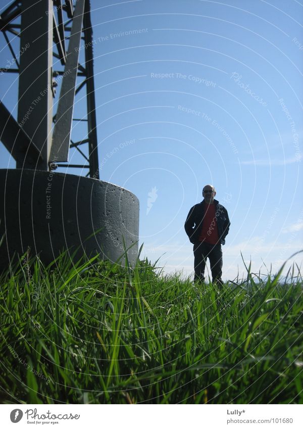 who says that big can't be small? Large Small Meadow Column Steel Man Green Dwarf Summer Electricity Far-off places Photographic technology Sky Blue Deception