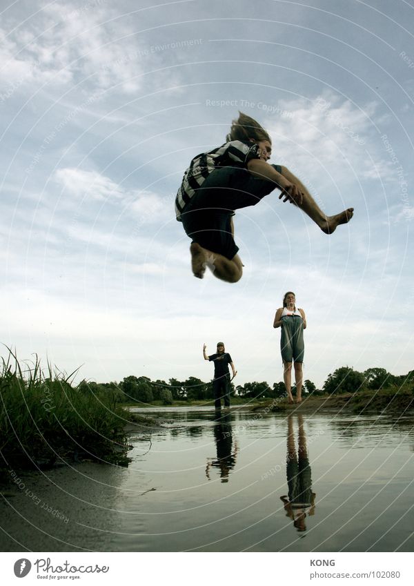 over the edge Jump Sky Clouds Worm's-eye view Summer Applause Small Large Joy Upward Above go up in the air Dynamics athletic Sportsperson Tall capriole Water