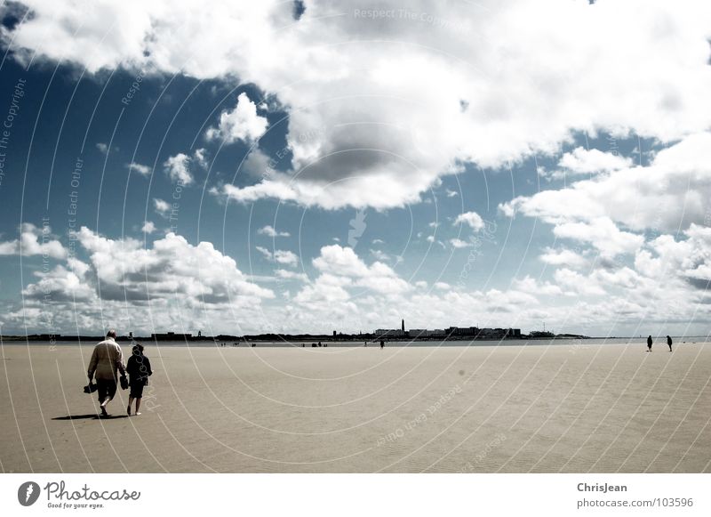 untitled Sky Clouds Beach Ocean Deep Dark Roll 2 Coast Wide angle Human being Horizon Structures and shapes Going Hiking Against Father Panorama (View) Weather