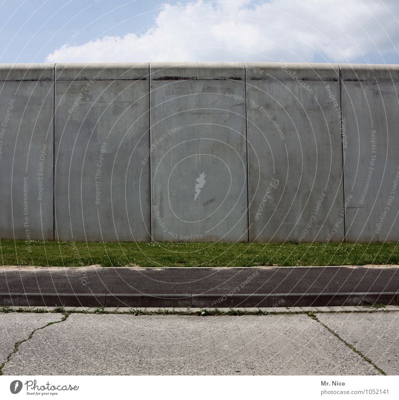 wall street Environment Sky Clouds Grass Manmade structures Wall (barrier) Wall (building) Street Lanes & trails Gray Green Sidewalk No through road Terminus