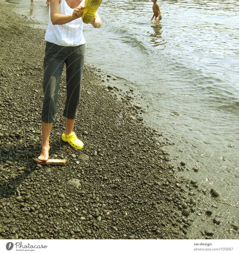 You can't do that! Yellow Footwear Flip-flops Koserow Summer Waves Beach Black White crest Jetty Mole Air Horizon Sunbathing Aquatic Hydrophilic Grit Shadow