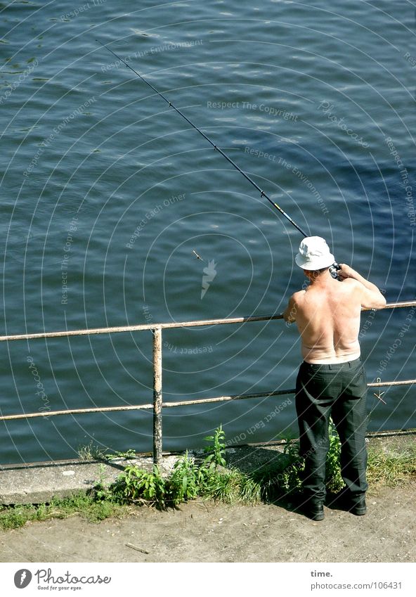 slow food Colour photo Exterior shot Day Lunch Joy Calm Summer Masculine Man Adults Back Water Warmth Coast Lake Hat Think Passion Watchfulness Appetite