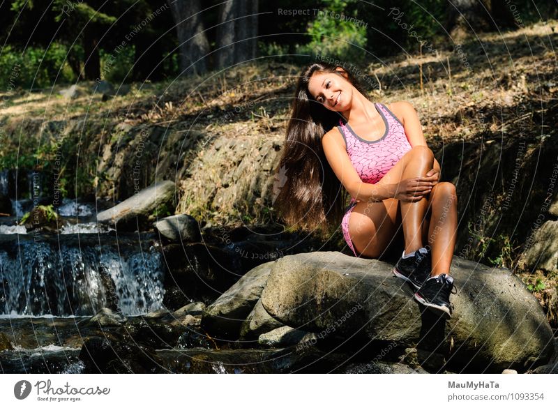 rest on boulder Human being Young woman Youth (Young adults) Woman Adults 1 18 - 30 years Looking Emotions Happiness Euphoria Cool (slang) Optimism Colour photo