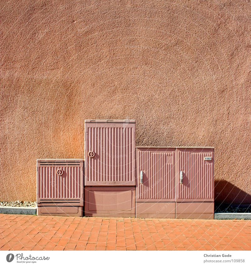 Family Electrical equipment Supermarket Pink Sidewalk Wall (building) Tone-on-tone New building Deutsche Telekom Detail Technology Telecommunications power box