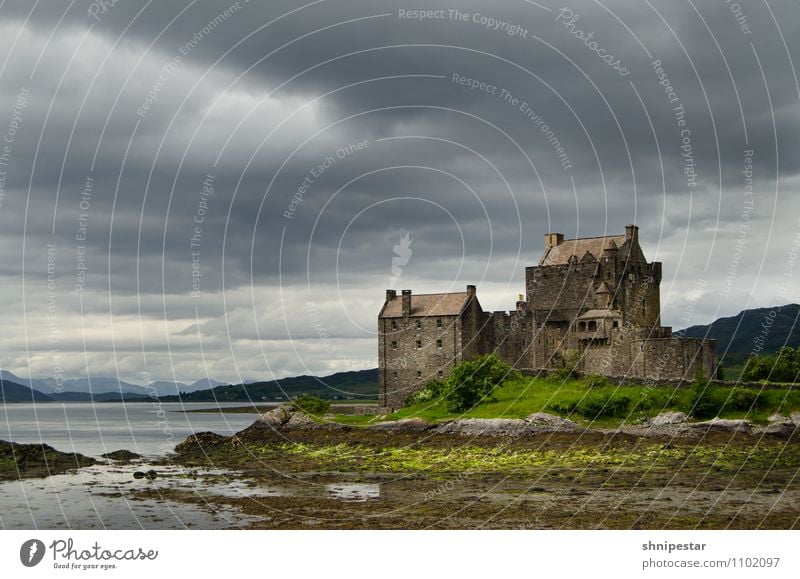 Eilean Donan Castle Vacation & Travel Tourism Trip Far-off places Sightseeing Summer Island Mountain Hiking Round trip Museum Highlander arboria Isle of Skye