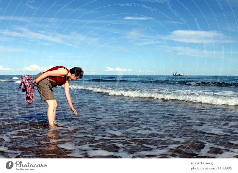 It's the shell. Human being Feminine Woman Adults Family & Relations 1 45 - 60 years Nature Landscape Water Sky Summer Beautiful weather Waves Coast Ocean