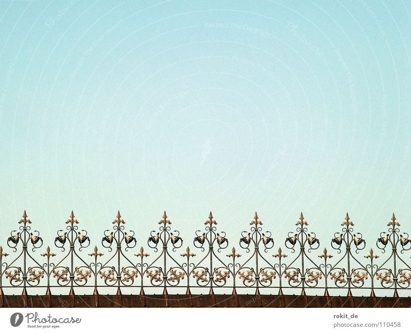 fenced Fence Roof City hall Munich Rule Curved Pattern Iron Cast iron Arrangement Classification Building House (Residential Structure) Direct