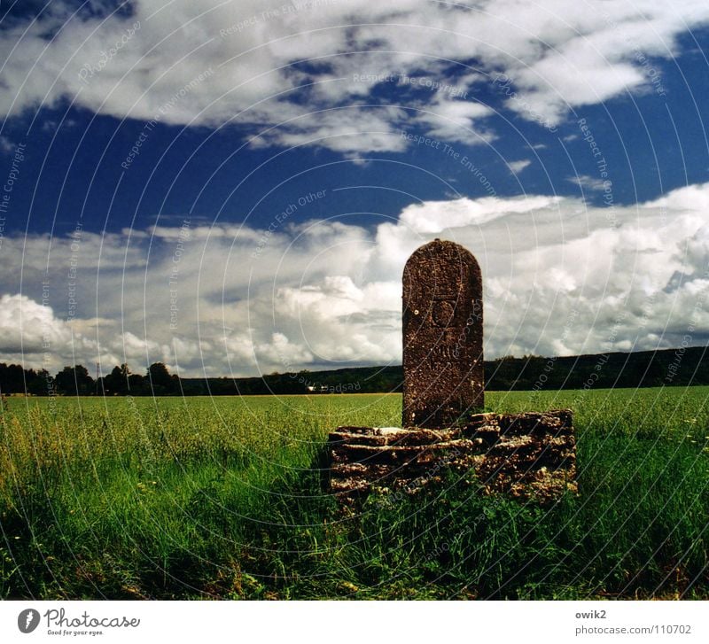 Royale Waymark Environment Nature Landscape Plant Sky Clouds Horizon Climate Beautiful weather Grass Meadow Landmark Monument Transport Stone Sign