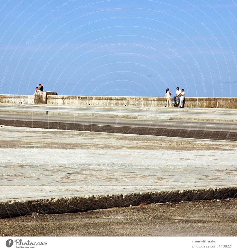 Malecon Meeting point Leisure and hobbies Gloomy Playing Wall (barrier) Concrete Promenade Cuba El Malecón Landmark Exuberance Violin Communism Havana Mole