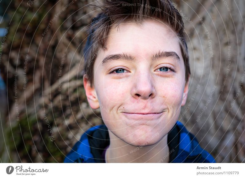 Smiling young man in front of a tree Lifestyle Joy Winter Human being Masculine Young man Youth (Young adults) 1 13 - 18 years Child Nature Brunette