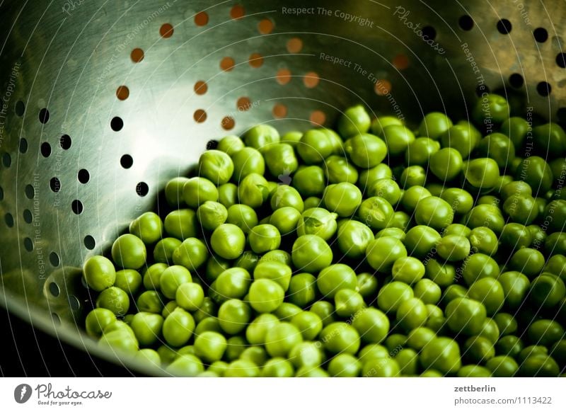 peas Peas Harvest Fruit Garden Legume Vegetarian diet Vegan diet Fresh Healthy Eating Dish Food photograph Nutrition Green Sieve Penetrating power Meticulous