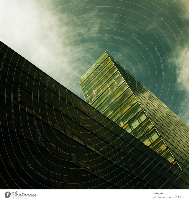 force House (Residential Structure) High-rise Window Clouds Facade Green Cirrus Wall (barrier) Looking Barrier Hold Stop Stagnating Structures and shapes