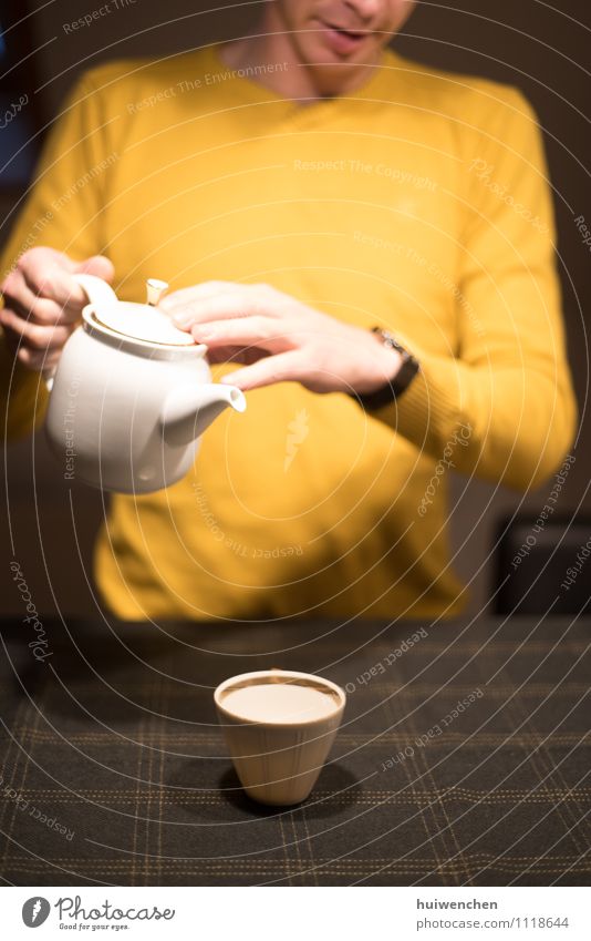 happy and ready to serve the tea Beverage Tea Black tea Pot Mug Teapot Tea cup Man Adults Hand Fingers 1 Human being Tablecloth To hold on Smiling Friendliness