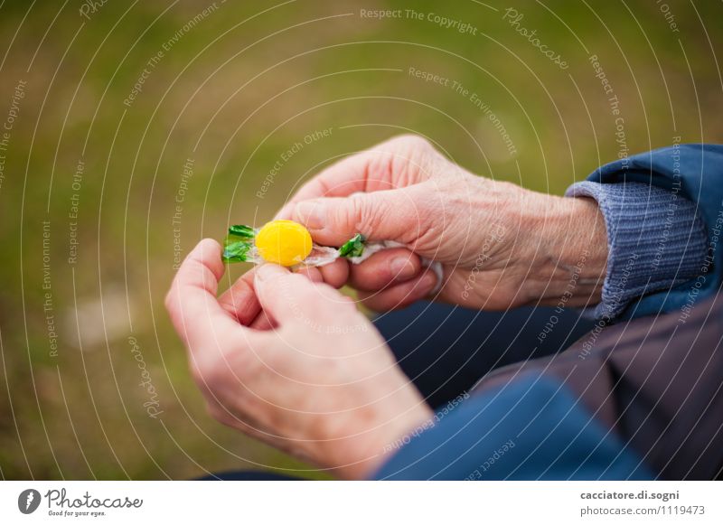 Delicious candy Candy Hand Small Round Sweet Blue Yellow Green Anticipation Caution Modest Curiosity Appetite Relaxation To enjoy Joie de vivre (Vitality)