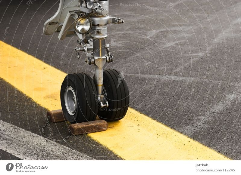 Skid mark? Airplane Car body Brakes Stop Hold Stand Line Yellow Lane markings Asphalt Break Safety Aviation Wheel thwarted Brake pad Signs and labeling wheels