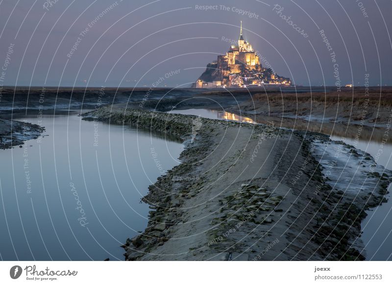 Mont-Tombe Landscape Water Sky Horizon Bay Island Mont St Michel River Le Couesnon Manmade structures Tourist Attraction Old Esthetic Exceptional Far-off places