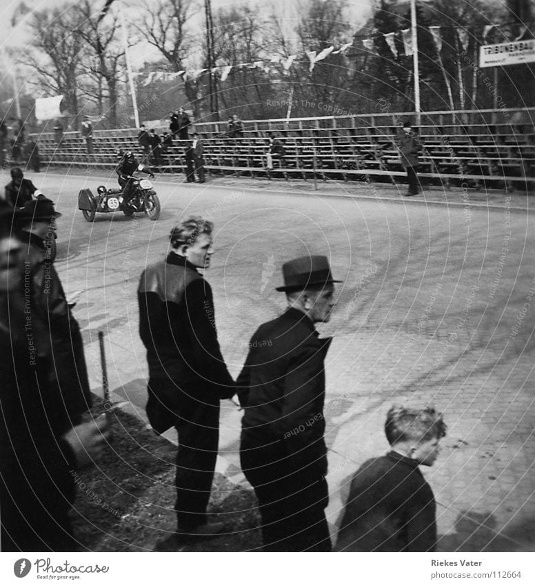 motorcycle races Man Audience Motorcycle Hannover Event Events Urban forest Motorsports Sports Playing Boy (child) Horse and cart Youth (Young adults)