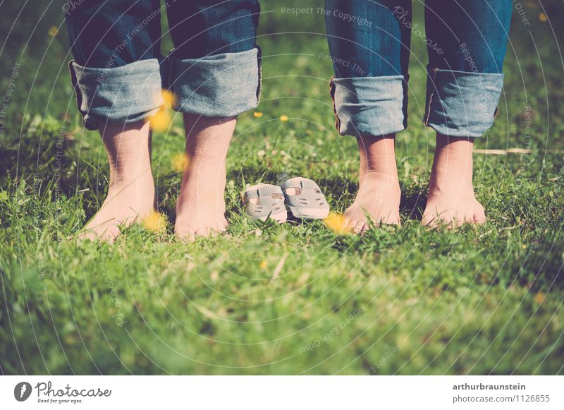 Feet & baby shoes in the meadow Happy Trip Parenting Human being Masculine Feminine Young woman Youth (Young adults) Young man Parents Adults 2 18 - 30 years