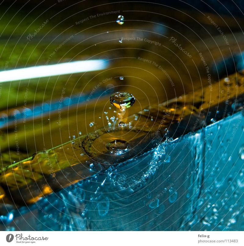 Short stuff Effluent Kitchen Kitchen sink Sink Slow motion Water Drops of water slow Snapshot Bubble