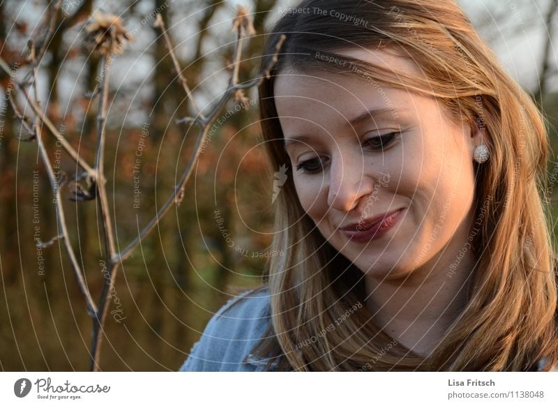 smile Feminine Youth (Young adults) Adults Hair and hairstyles Face 1 Human being Smiling Illuminate Faded Esthetic Happiness Happy Beautiful Natural Joy