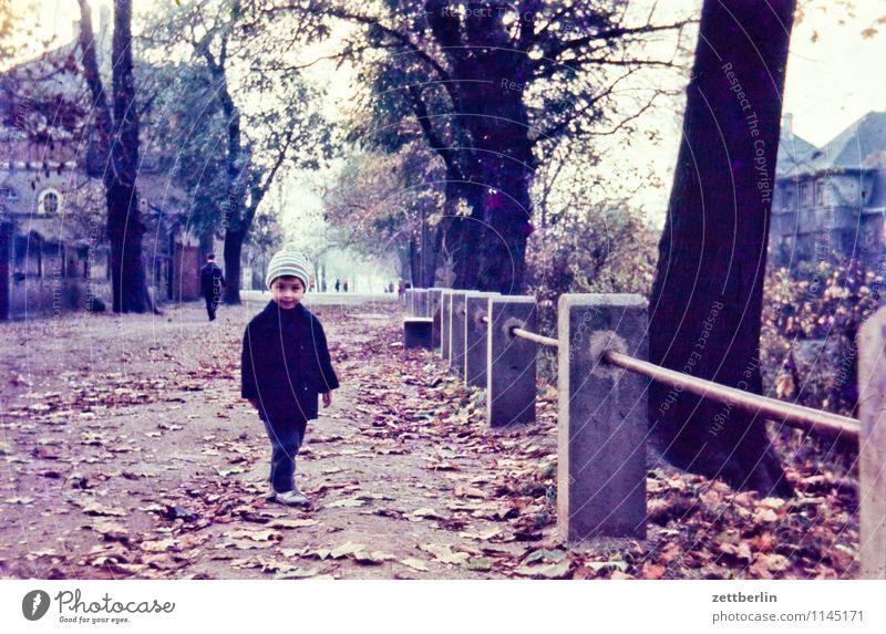 Child in autumn Boy (child) Face Joy Good mood Family & Relations Related Hiking Family outing Domestic happiness Vacation & Travel Past The fifties Sixties