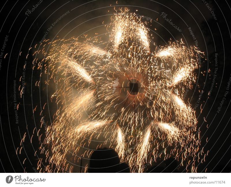 Fireworks: Star New Year's Eve Leisure and hobbies festival of lights Firecracker pyro Pyrotechnics Star (Symbol) Spark