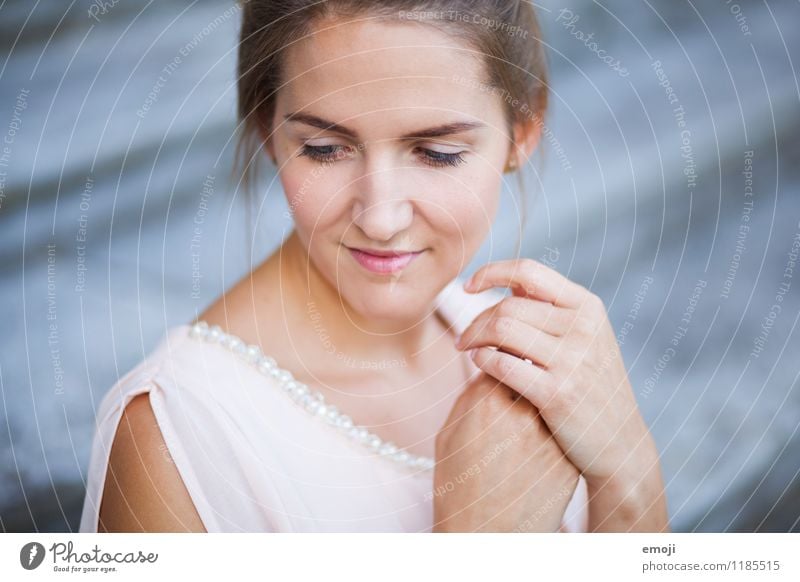 near Feminine Young woman Youth (Young adults) Face 1 Human being 18 - 30 years Adults Beautiful Colour photo Exterior shot Close-up Day Shallow depth of field