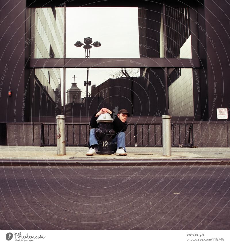 A L L E S W A S E I N G U T E S P H O T O .... New York City Financial District Water pipe Fire hydrant Sidewalk High-rise Reflection Lantern Man Masculine