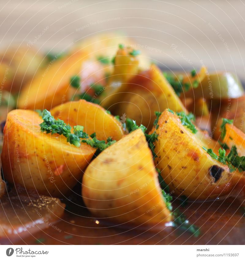 PotatoesAll kinds of things Food Vegetable Soup Stew Nutrition Eating Dinner Moody Potato dish Sauce Herbs and spices Shallow depth of field Delicious