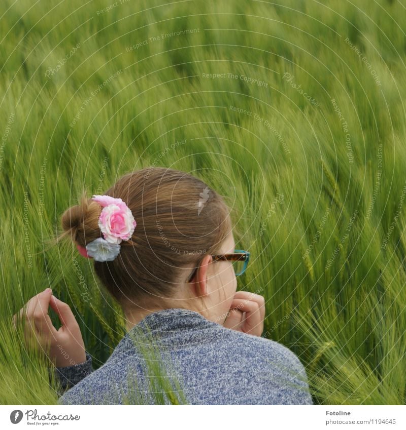 It's an "ear of corn" to me ;-) Human being Feminine Girl Young woman Youth (Young adults) Infancy Body Head Hair and hairstyles Ear Hand Fingers Environment