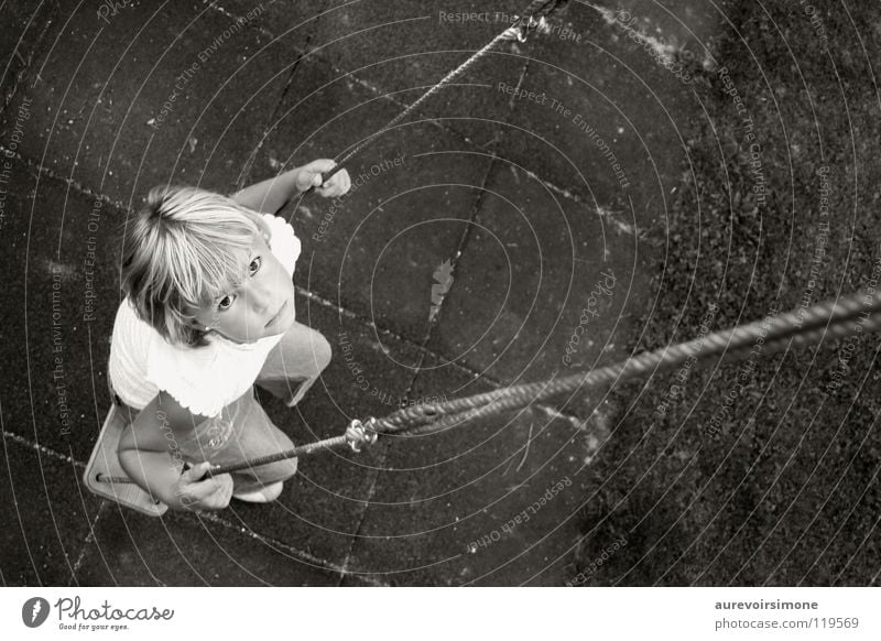 les avions en papier Swing Innocent Girl Black White Child Playing Black & white photo Looking