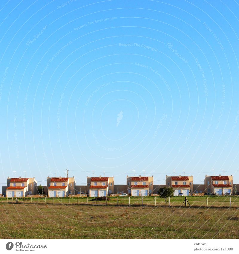 Houses in row House (Residential Structure) Town house (Terraced house) Detached house Building Horizontal 6 Vantage point Field Meadow Village Settlement