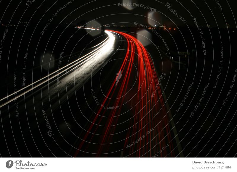 Recommended speed 130 Highway Federal highway Multi-line Wet Drops of water Red Yellow Direction Long exposure Crash barrier Truck Speed Dark Night Line