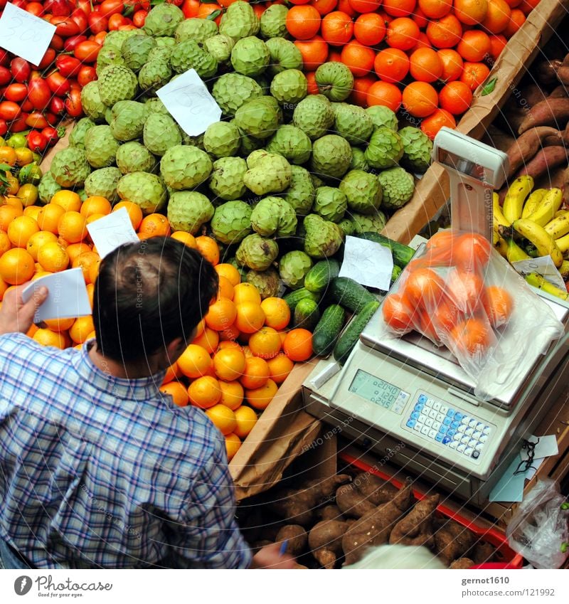 Can I get you a little more? Madeira Funchal Covered market Man Scale Weigh Sell Goods Selection Shirt Checkered Red Green Yellow Healthy Services Fruit Markets